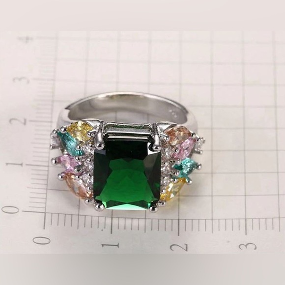 Green Emerald Cut & Multi-Coloured Stones - Picture 4 of 7